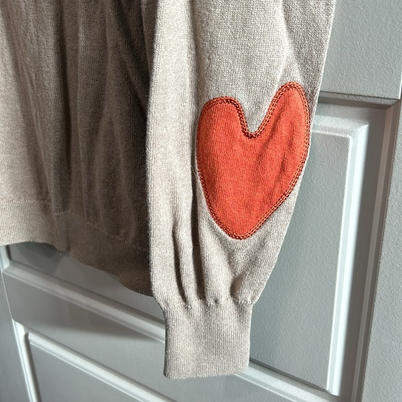 Women’s Crew Neck Sweater “Heart on your Sleeve” - Picture 2 of 3
